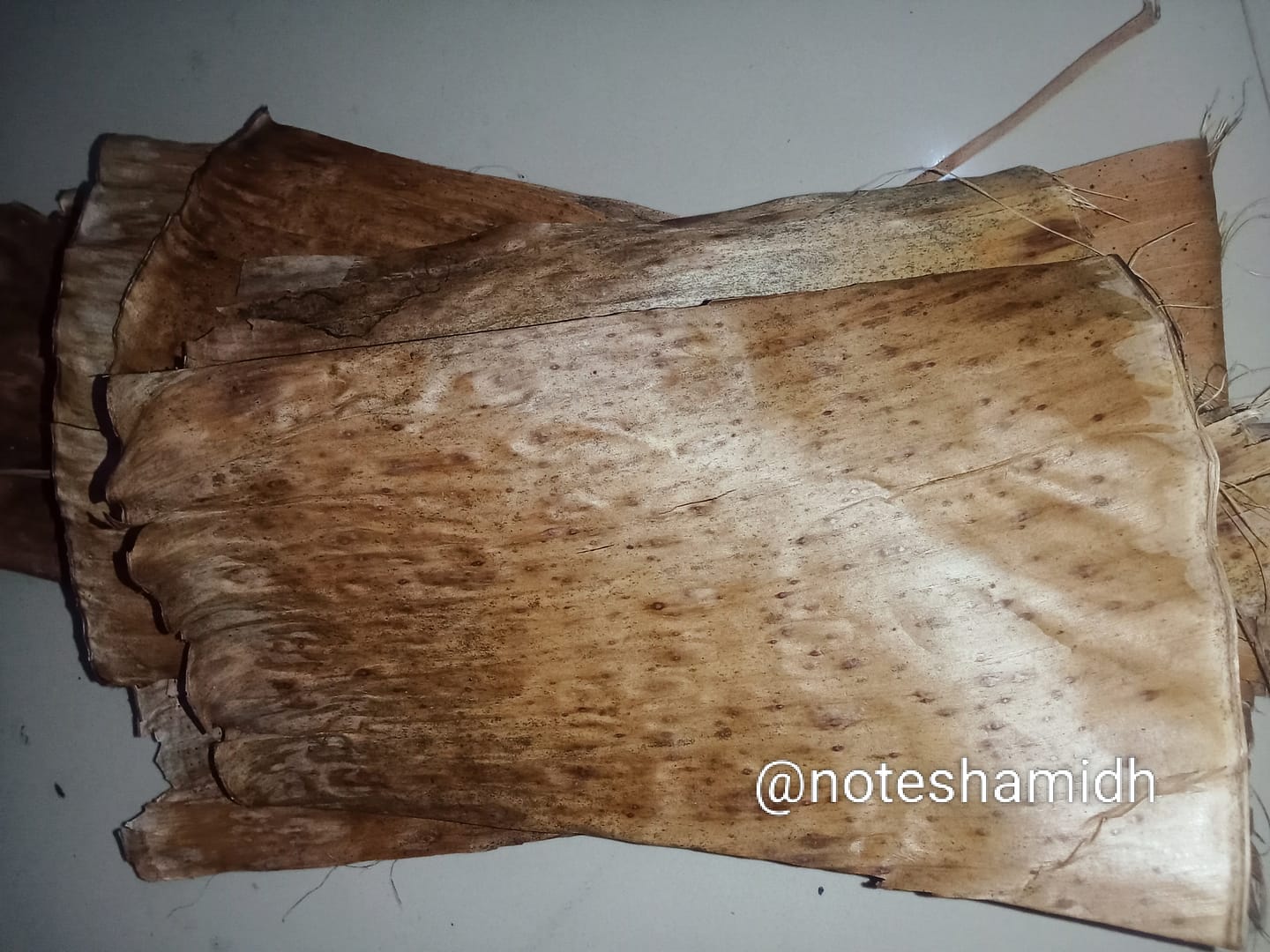 Dried banana leaves